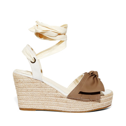 NEWVEUX's Inclusive Bundle Customizable Travel Sandal Set